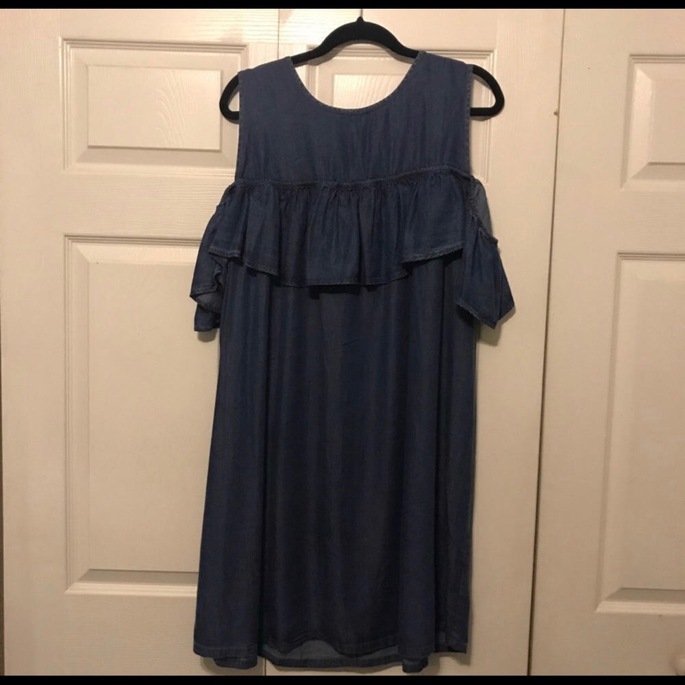 Cut out shoulder dress